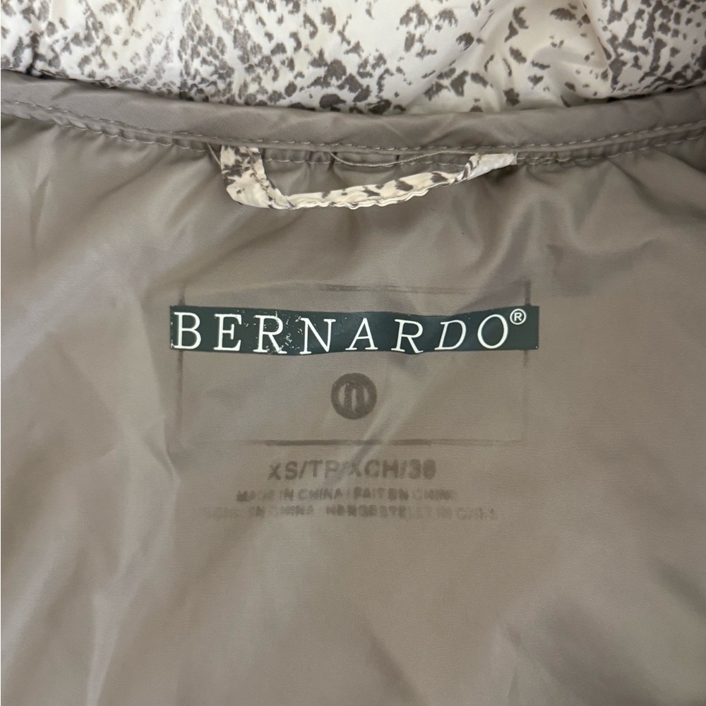 Bernardo Women’s Gray And White Snake Print Packable Puffer Jacket Coat XS - Picture 10 of 15